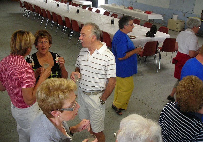 2012-06-27 11 Tous a l_apero.JPG